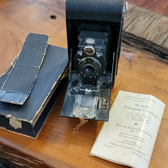 Kodak Brownie Enlarging Camera with manual & box Vintage film camera